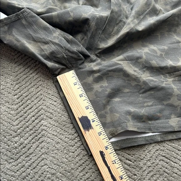 Vuori Men’s Camo Athletic Shorts Olive Green Size L Performance Lined - Picture 12 of 12